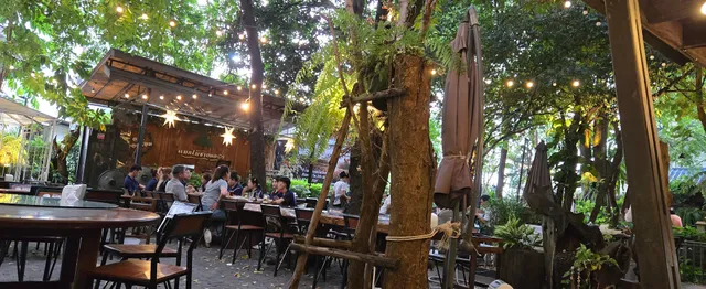 Maekmai Chaiklong Café and Restaurant