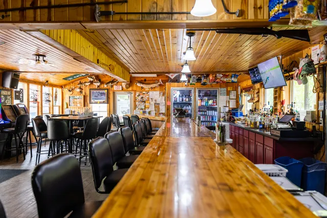 Lien's Lakeside at Rose's Bay Resort