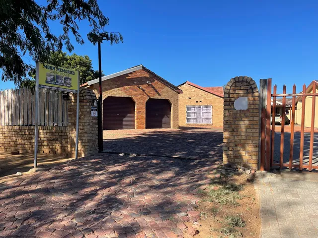 MOON MEMORIES GUESTHOUSE