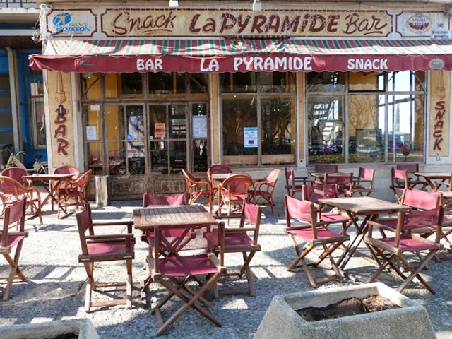 Pyramide Café
