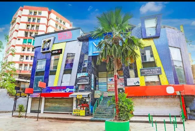 Super OYO Hotel Satkar