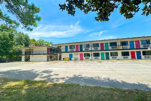 Luxury Inn By OYO Albany