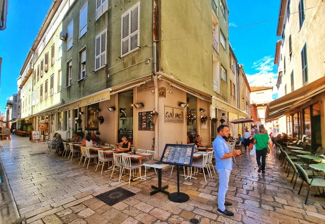 Eat me - Restaurant & Lounge Bar