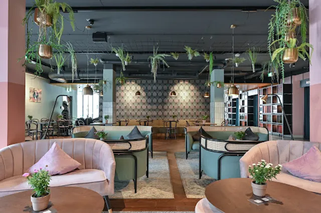 RIWA Bar & Restaurant