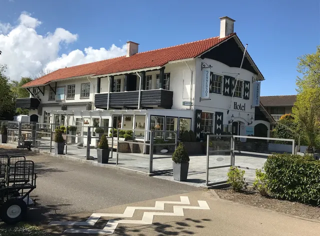 Strandhotel Dennenbos