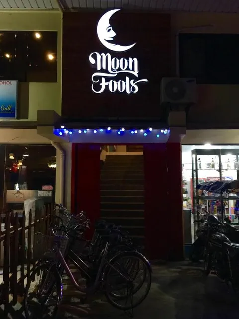 MOON FOOLS HOSTEL