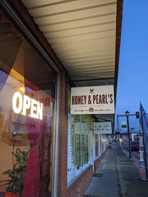 Honey & Pearl's Boutique Coffeehouse