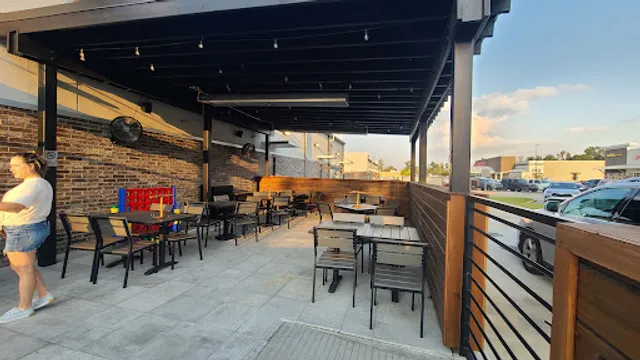 Crust Pizza Co. - Moss Bluff