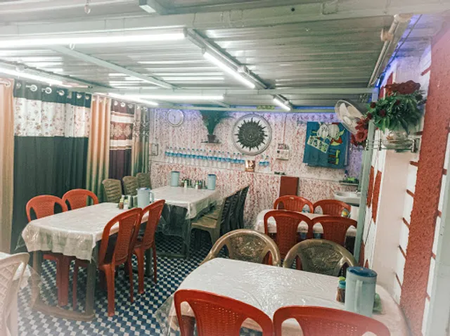 Maa Dada Boudi Breakfast & Resturant