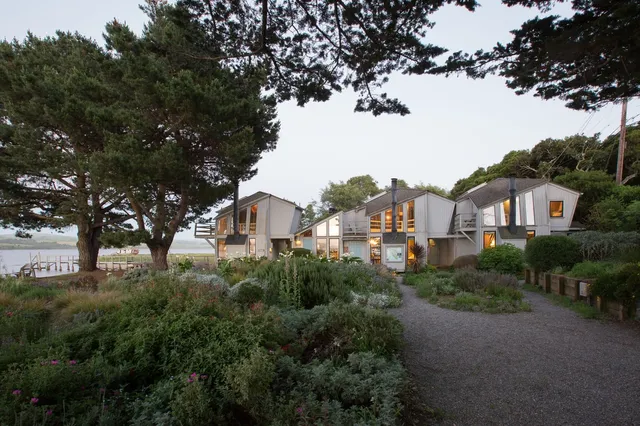 Dancing Coyote Beach Cottages