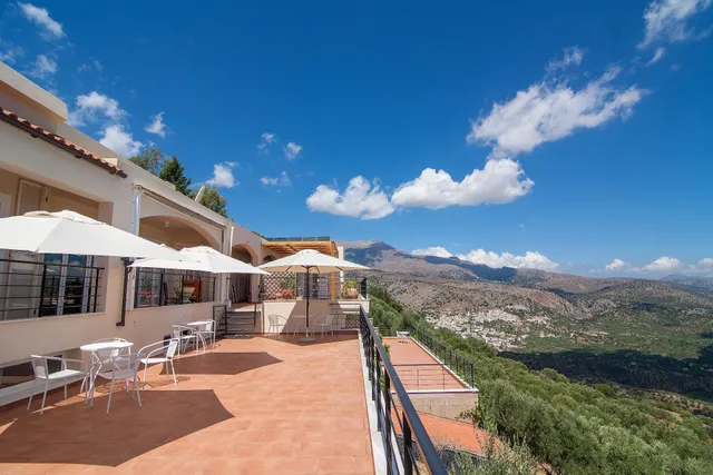 Βίλλα Δύο Πέτραι