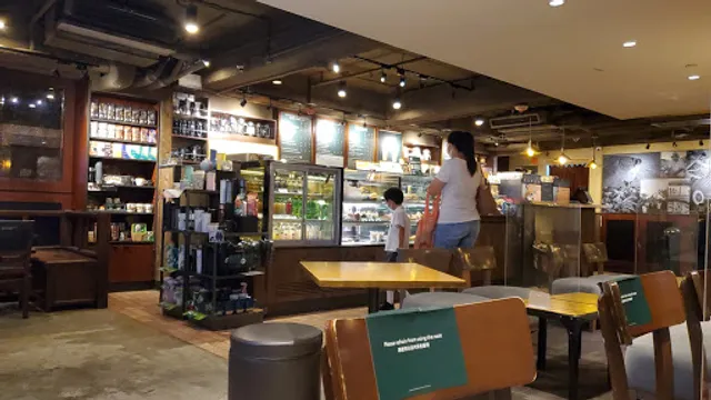 Starbucks (Leighton Centre)