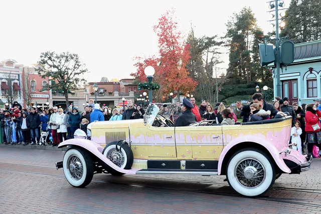 Easy Go Shuttle - Paris Private Transfer - CDG, Orly, Beauvais Airport to Disneyland Paris