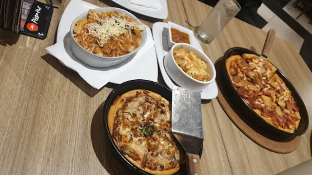 Pizza Hut Paramount Serpong