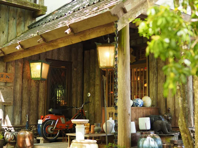 Antique Tea Salon Rian