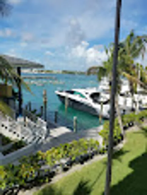 Paradise Harbour Club & Marina