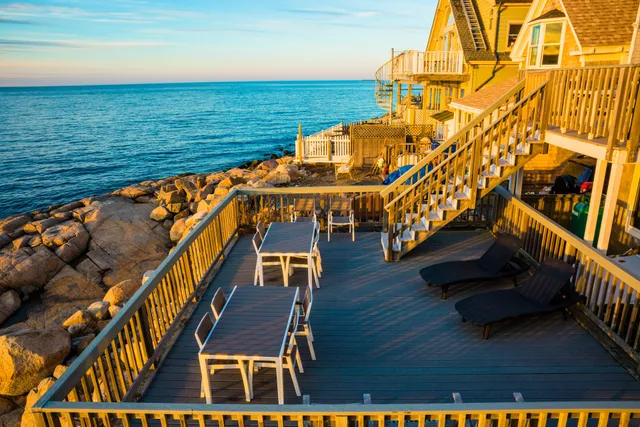 Bearskin Neck Motor Lodge