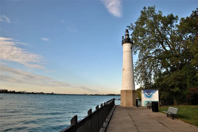 Windmill Point Lighthouse