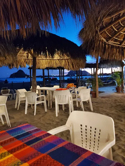 Stone Island Garden's Hotel Carmelita's Restaurant