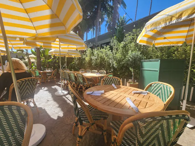 Tropicana Pool & Café