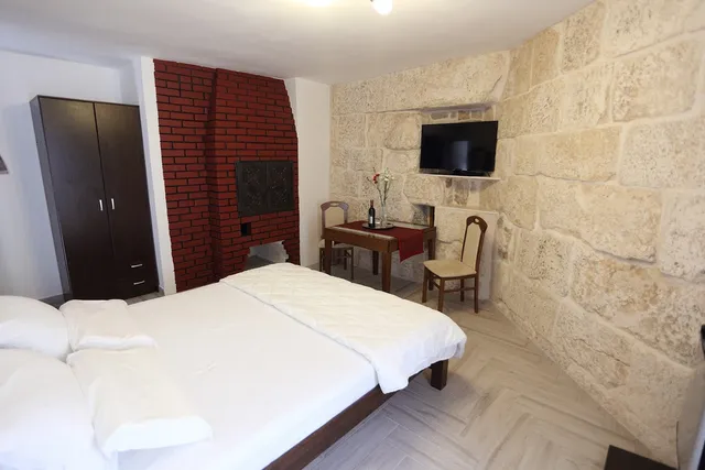 Golden Gate Rooms Palace