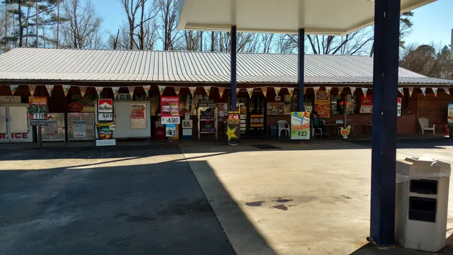 Walnut Hill Eagle & Hunt Brothers Pizza