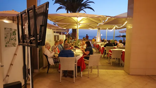 Royal Marina Restaurant/Cocktail