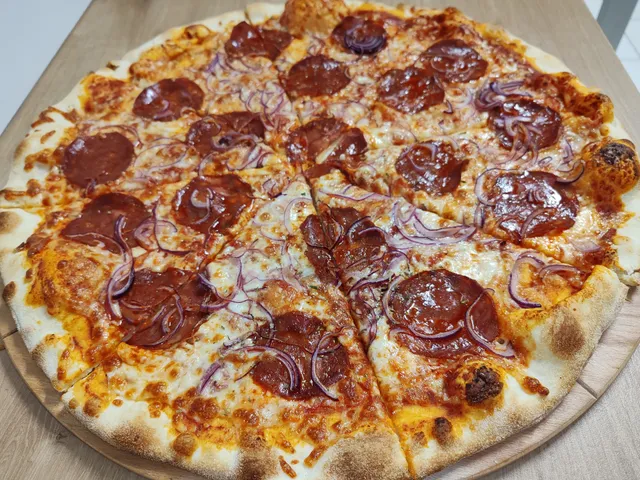 Donášková pizza Kmotra