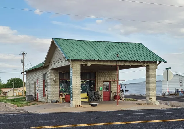 Tower Plaza Station - Eatery & Shoppe