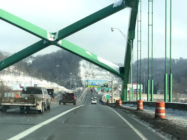 Vietnam Veterans Memorial Bridge