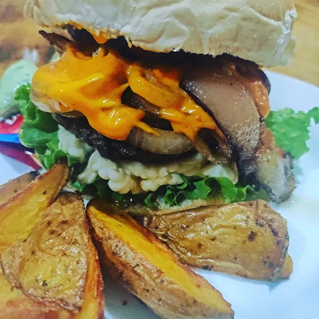 Pizzaria, Lanchonete e Sanduicheria Chapa Quente Pizzas e Sanduíches- Patos De Minas