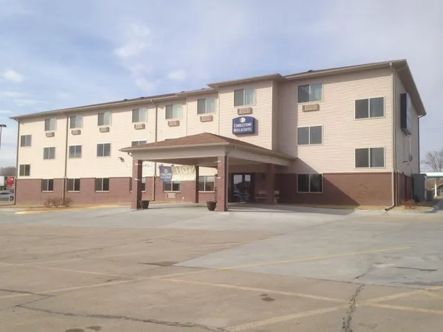 Edgewood Hotel & Suites