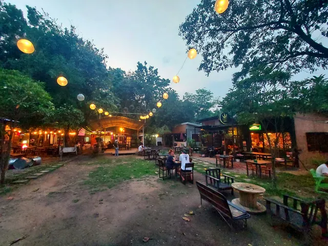 Lansieow - Freeative Art Space