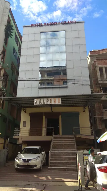 OYO 11723 Hotel Barney Grand