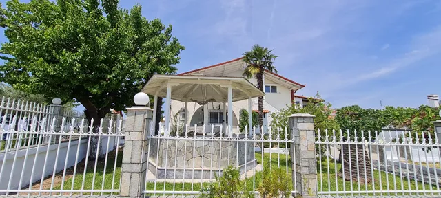VILLA TIKOZIDIS RESORT