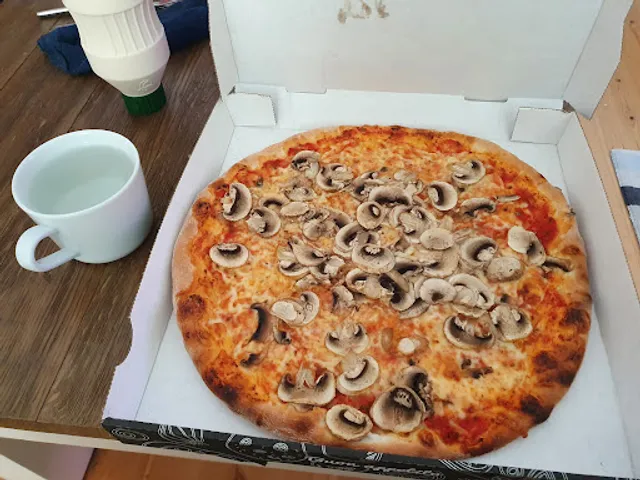 Pizzeria Shoarma De Essen: bestel via pizzeriadeessen.nl