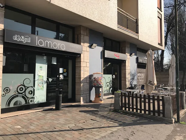 LAMORA • food & fashion