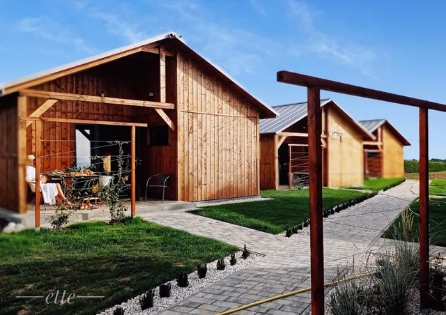 Kwitnące Jabłonie. Całoroczne domki wypoczynkowe