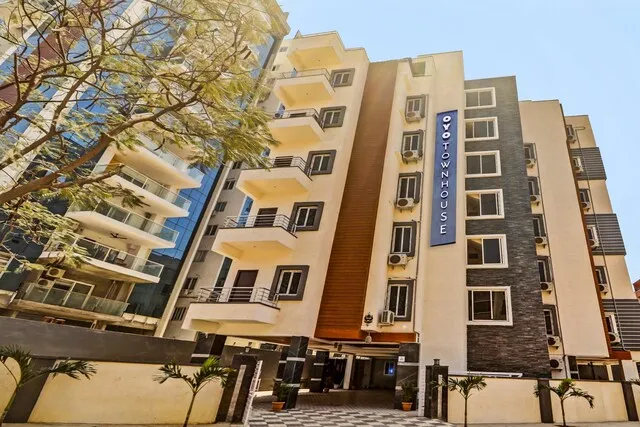 Collection O White House Near KIMS Kondapur