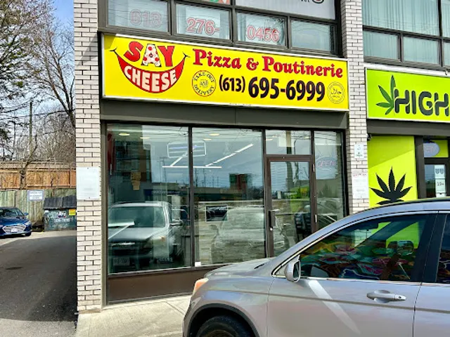 Say Cheese pizza & poutine