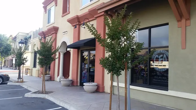 Comic & Figure Addicts Presents Paper & Plastic Collectible Community