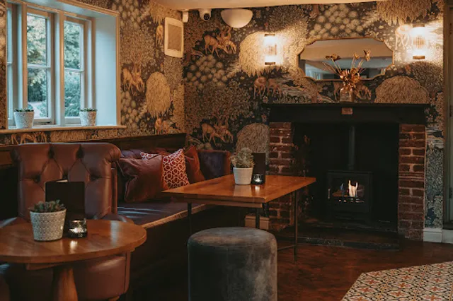 The Three Horseshoes