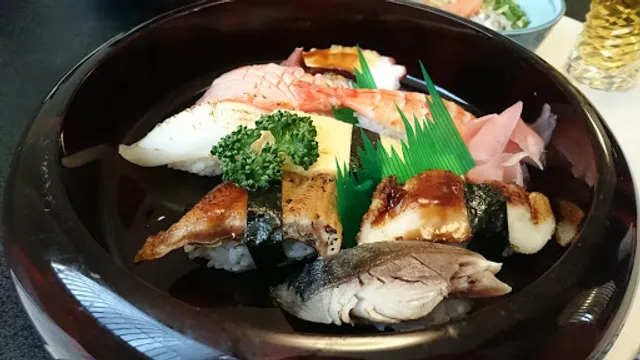 Naruo Sushi (Warai)