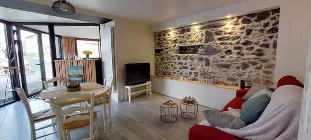 Gîte La Bergerie d'Emile avec SPA privatif, hydromassant, haut de gamme, illimité, parc des Volcans d'Auvergne, accueil vélo