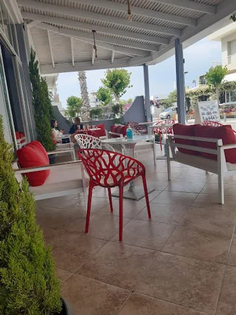 No Name Cafe Snak Bar