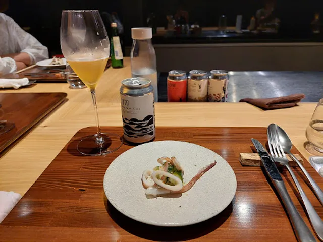 炉ばたとワイン K