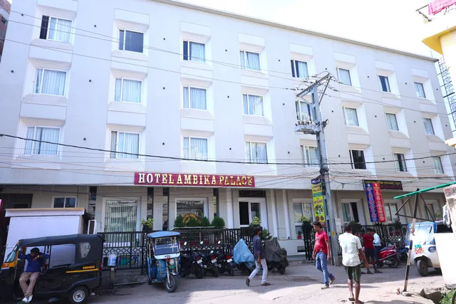 HOTEL AMBIKA PALACE