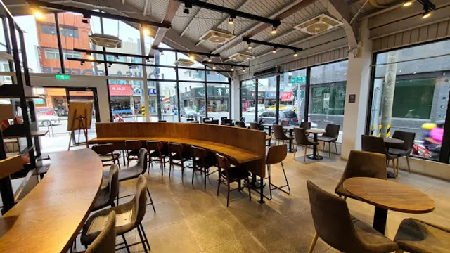 Louisa Coffee Xinying Shop