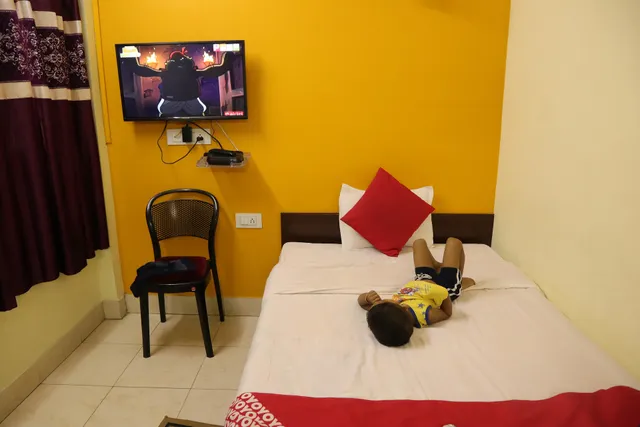 OYO 16152 Home Away Home