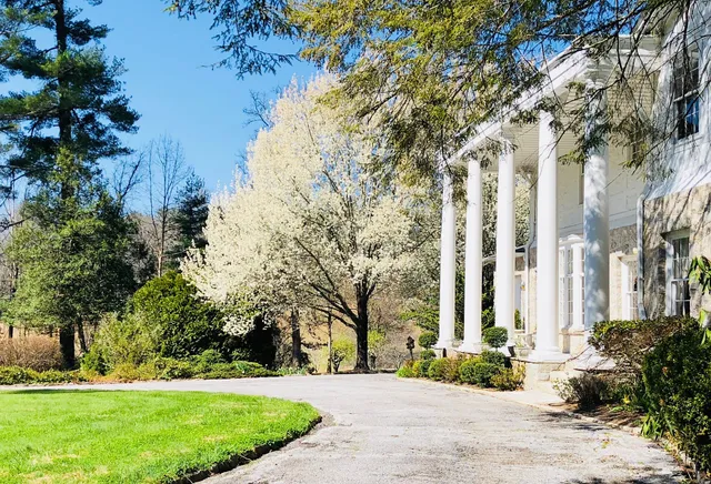 Pinebrook Manor Bed & Breakfast Inn